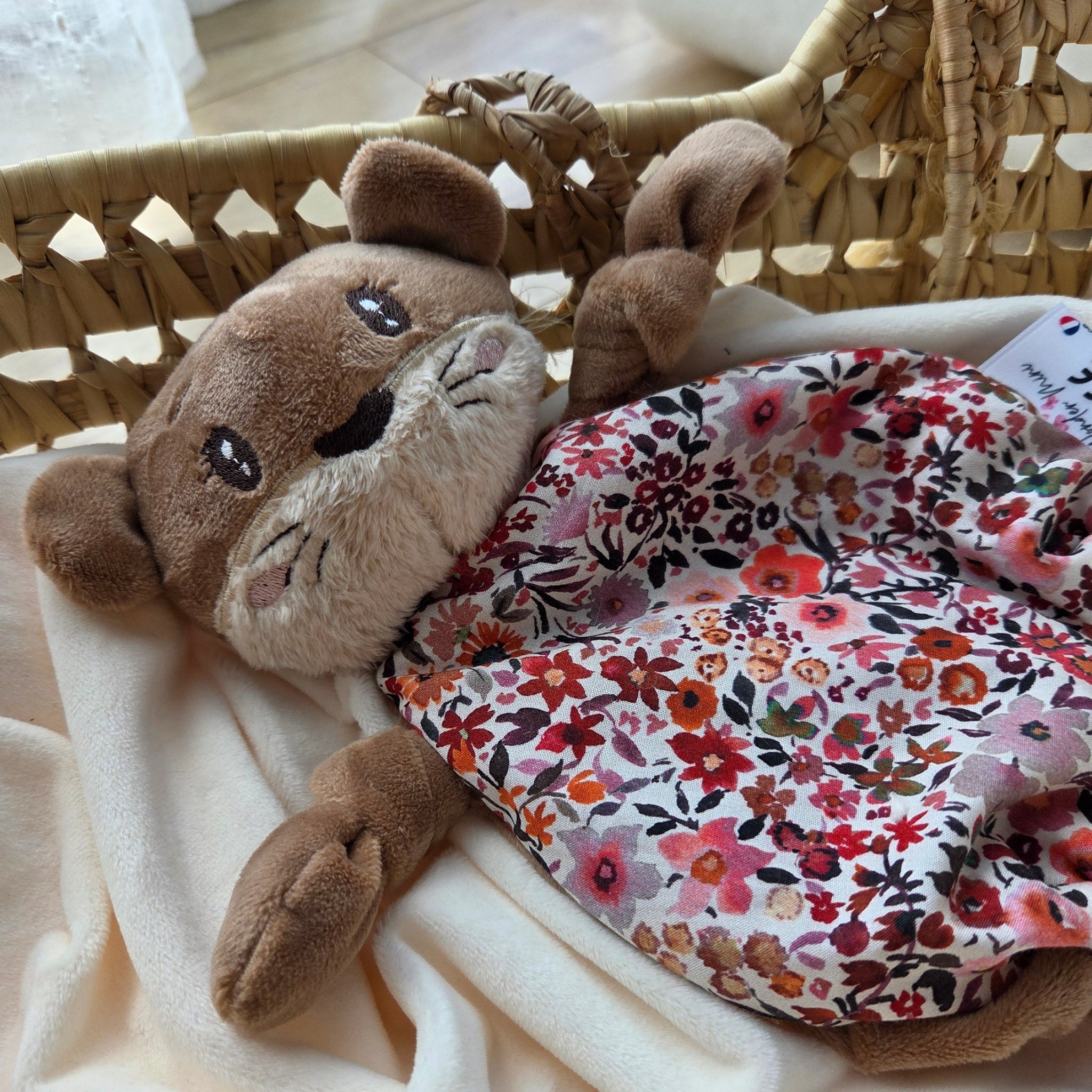 Doudou loutre brune personnalisé – sur commande