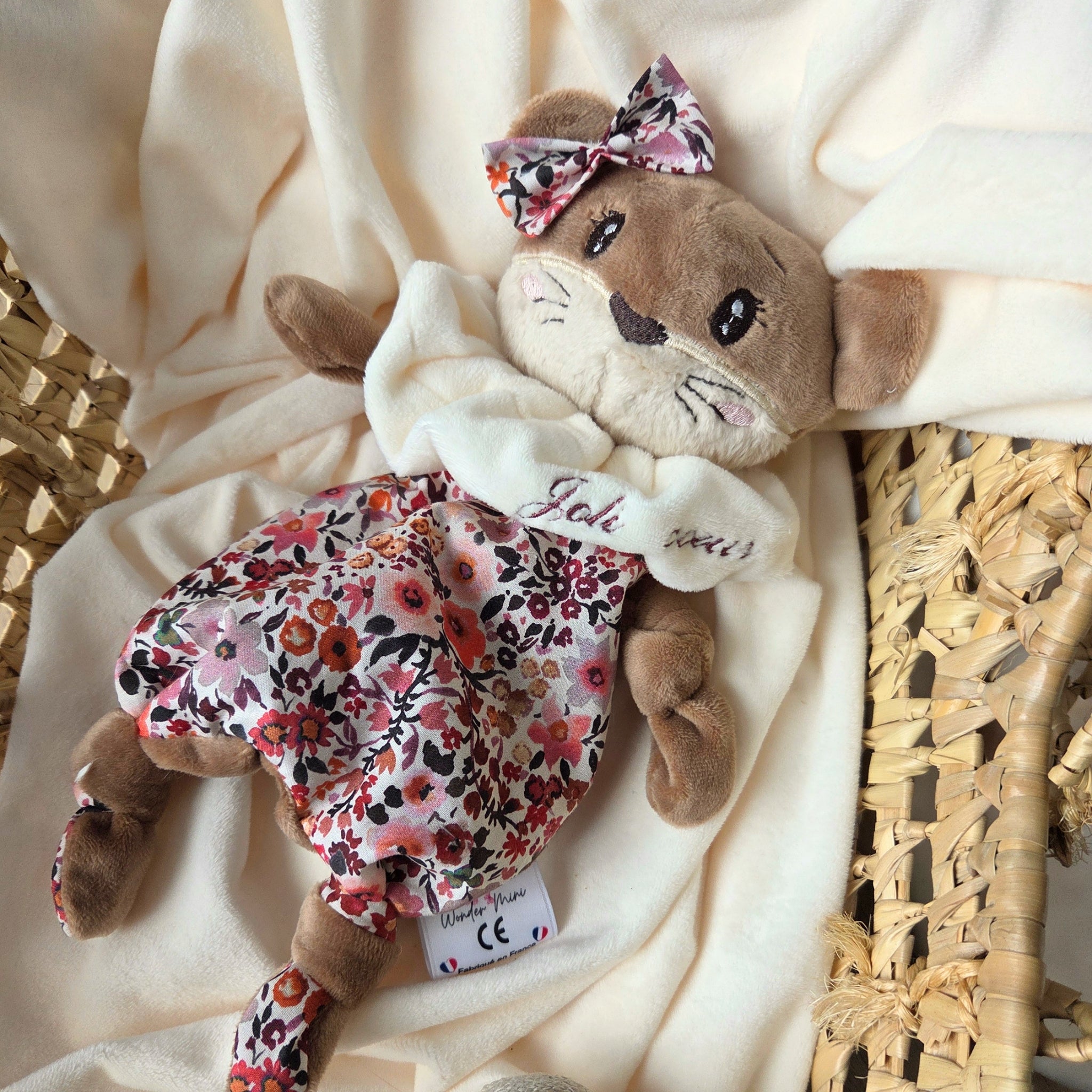 Doudou loutre brune personnalisé – sur commande
